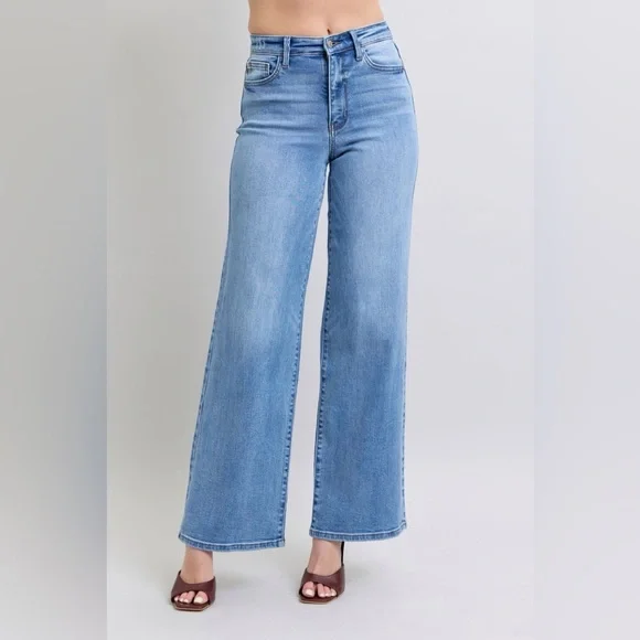NWT Judy Blue PLUS + REG Size Medium Wash High Rise Wide Leg Jeans - Picture 2 of 16